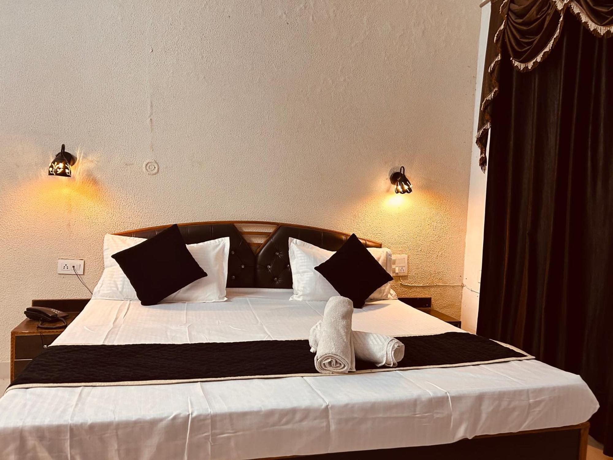 The For You Hotel & Restaurant Rishīkesh Eksteriør billede