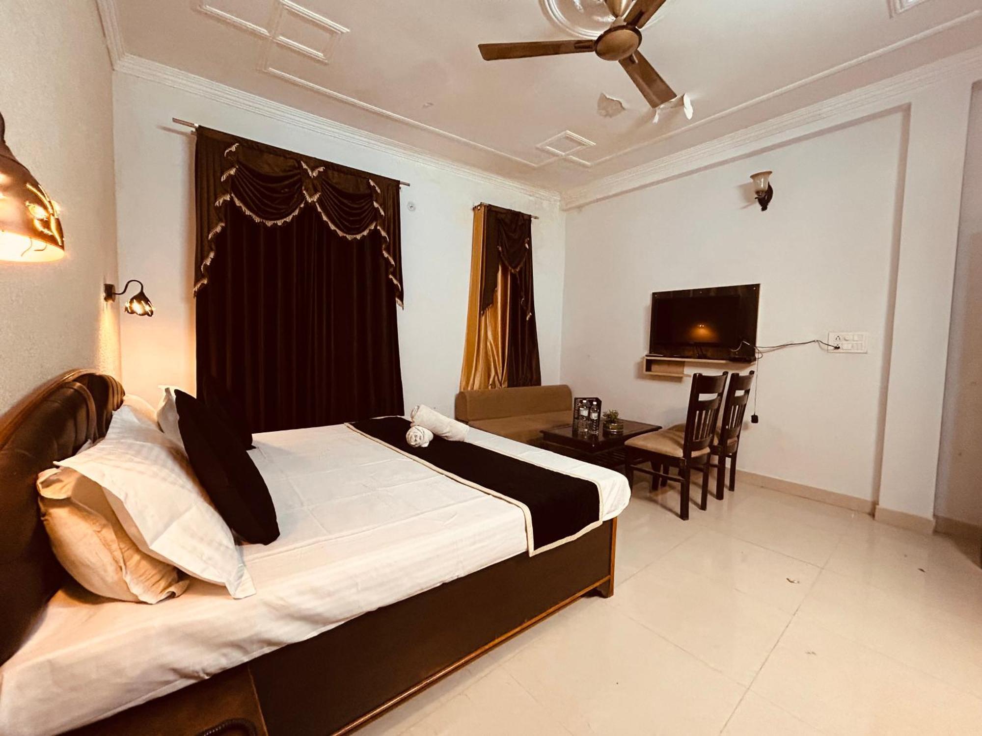 The For You Hotel & Restaurant Rishīkesh Eksteriør billede