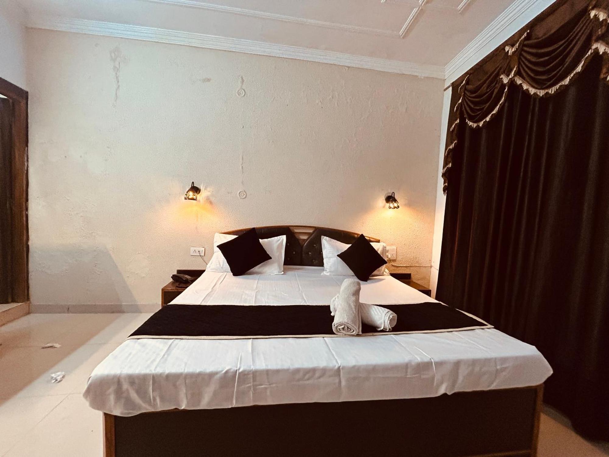 The For You Hotel & Restaurant Rishīkesh Eksteriør billede