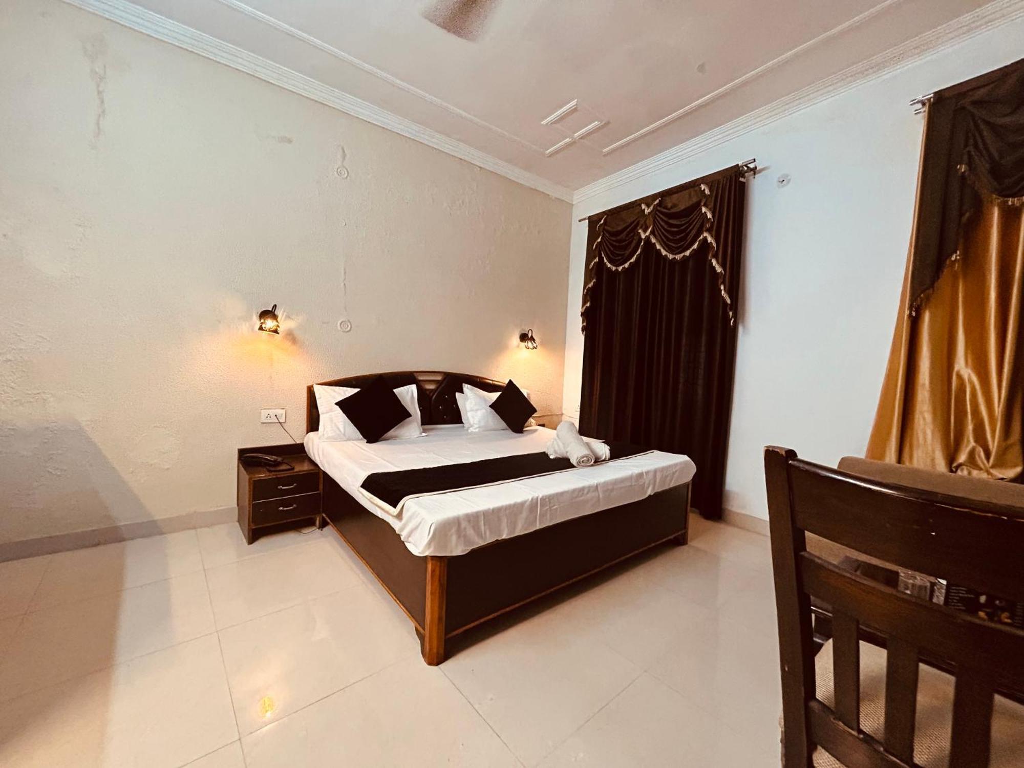 The For You Hotel & Restaurant Rishīkesh Eksteriør billede